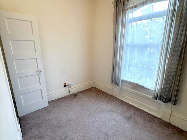 Sun room/home office - 3016 Victor St