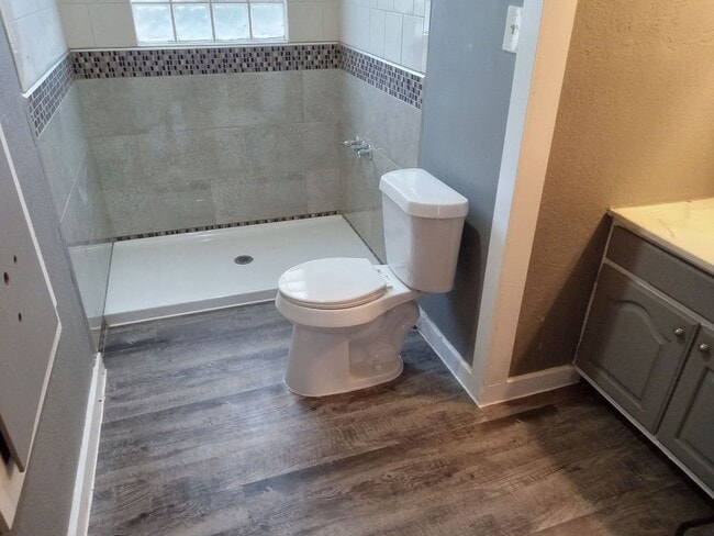 Building Photo - $0 First Month's Rent / $0 Deposit at Move-in