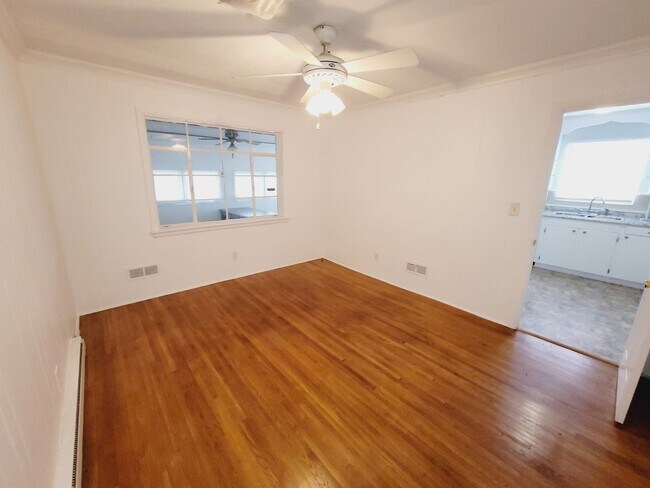 Building Photo - Spacious 3-Bed, 2-Bath Brick Ranch Home fo...