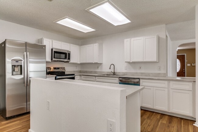 Building Photo - SPACIOUS 4-BEDROOM HOME IN PARKWOOD