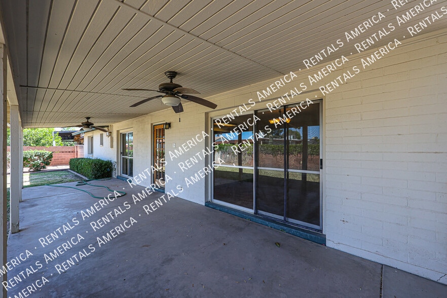 Building Photo - 2421 S Terrace Rd