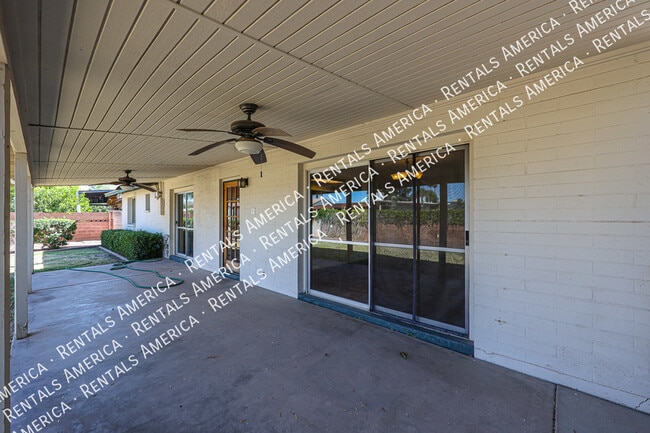 Building Photo - 2421 S Terrace Rd