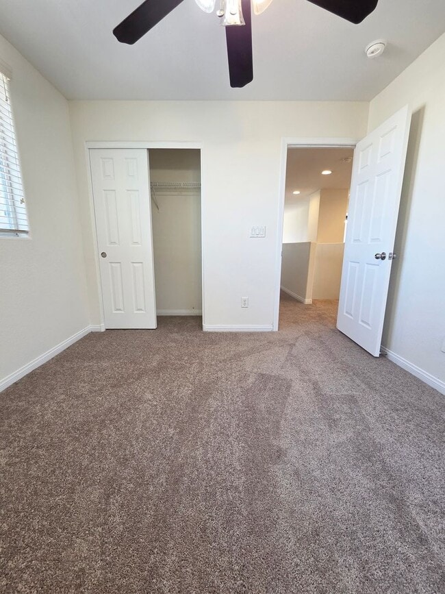 Building Photo - Spacious 4 Bed Home with Loft & 3-Car Garage