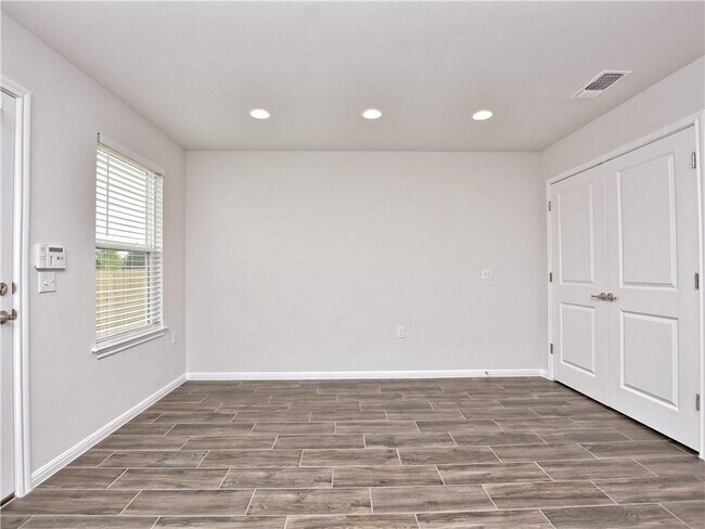 Building Photo - 9505 Grapevine Leaf Dr