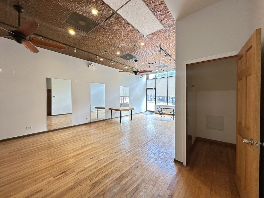 Building Photo - 2138 W Chicago Ave