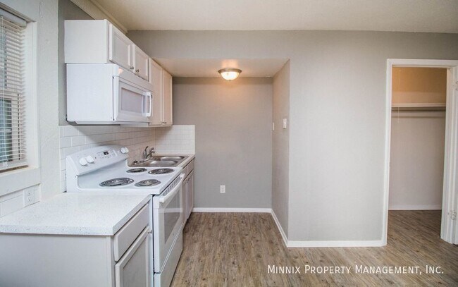 Building Photo - 1312 65th Dr