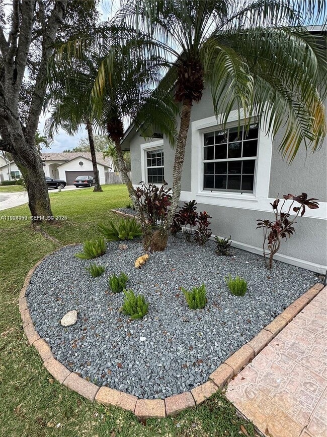 Building Photo - 8965 SW 59th Ct