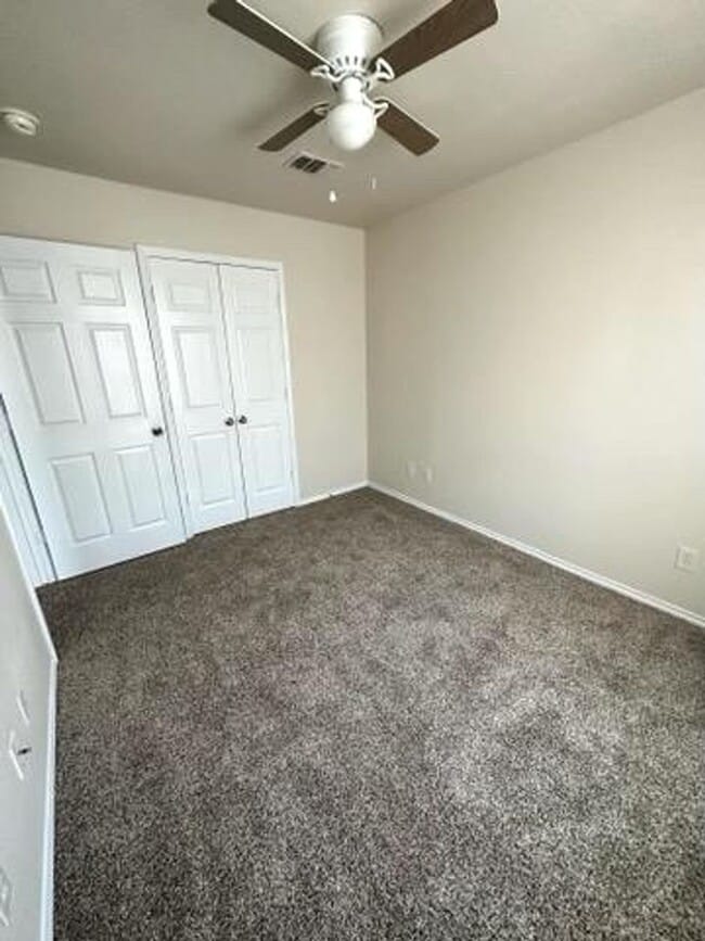 Building Photo - Spacious open concept duplex