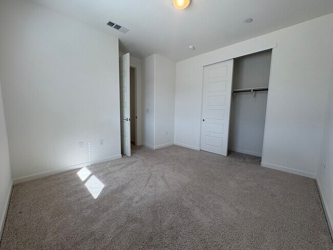 Building Photo - Beautiful 4 Bedroom 3 Full bath House with Solar in Gated Antioch Community