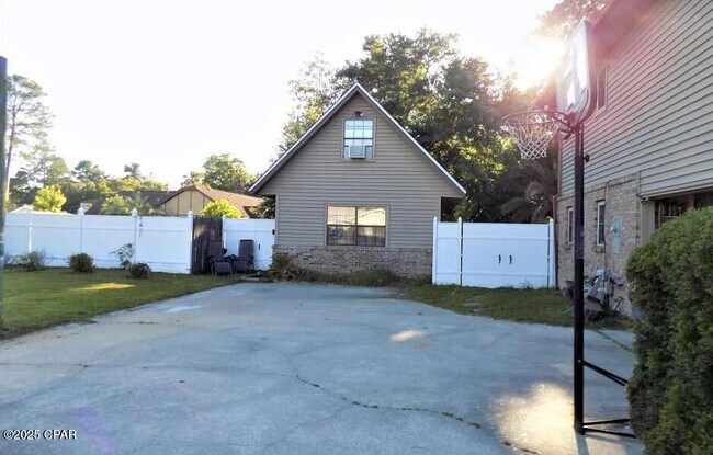 Building Photo - 1520 Belmont Blvd