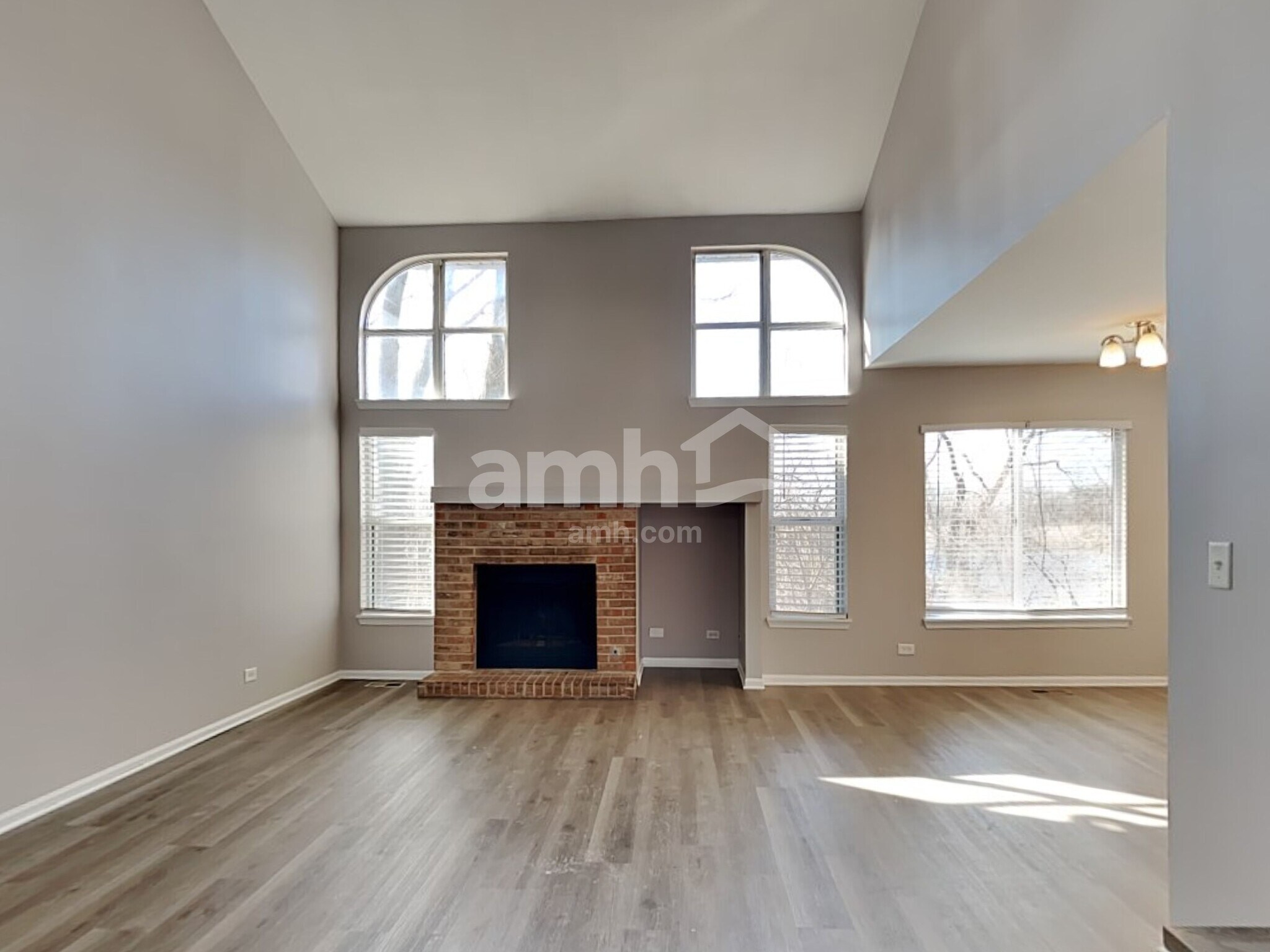 Building Photo - 15 Larkspur Ct