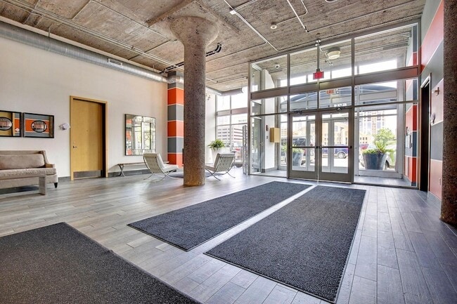 Building Photo - 521 S 7th St