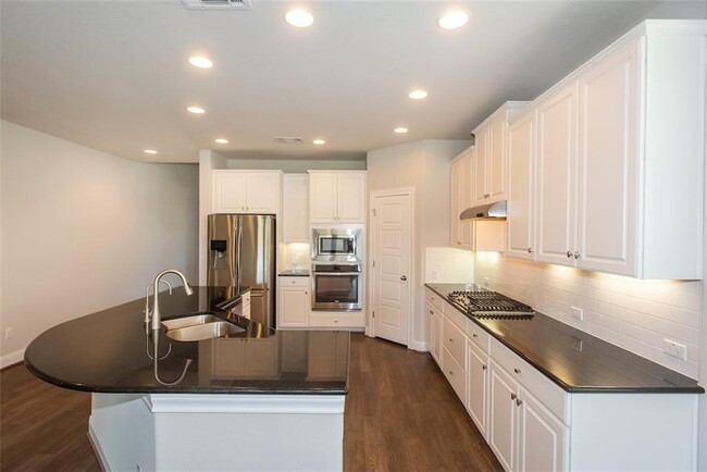 Building Photo - 15804 Cinca Terra Dr