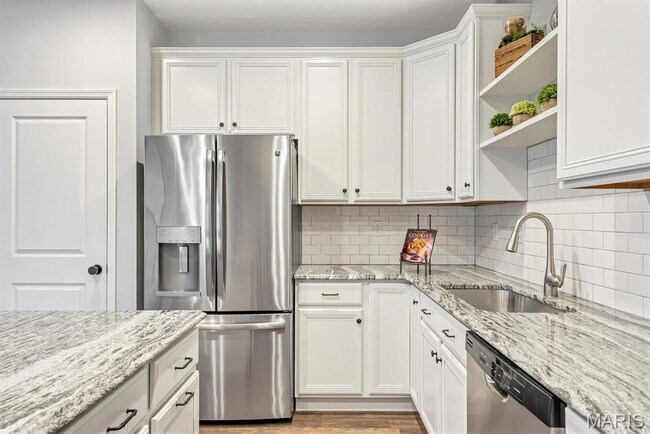 Building Photo - 5044 Arpent St