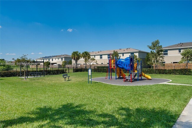 Building Photo - 495 NE 5th Ln