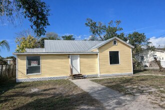 Building Photo - Beautifully Remodeled 4BR/2BA Lakeland Home NO APPLICATION FEE!