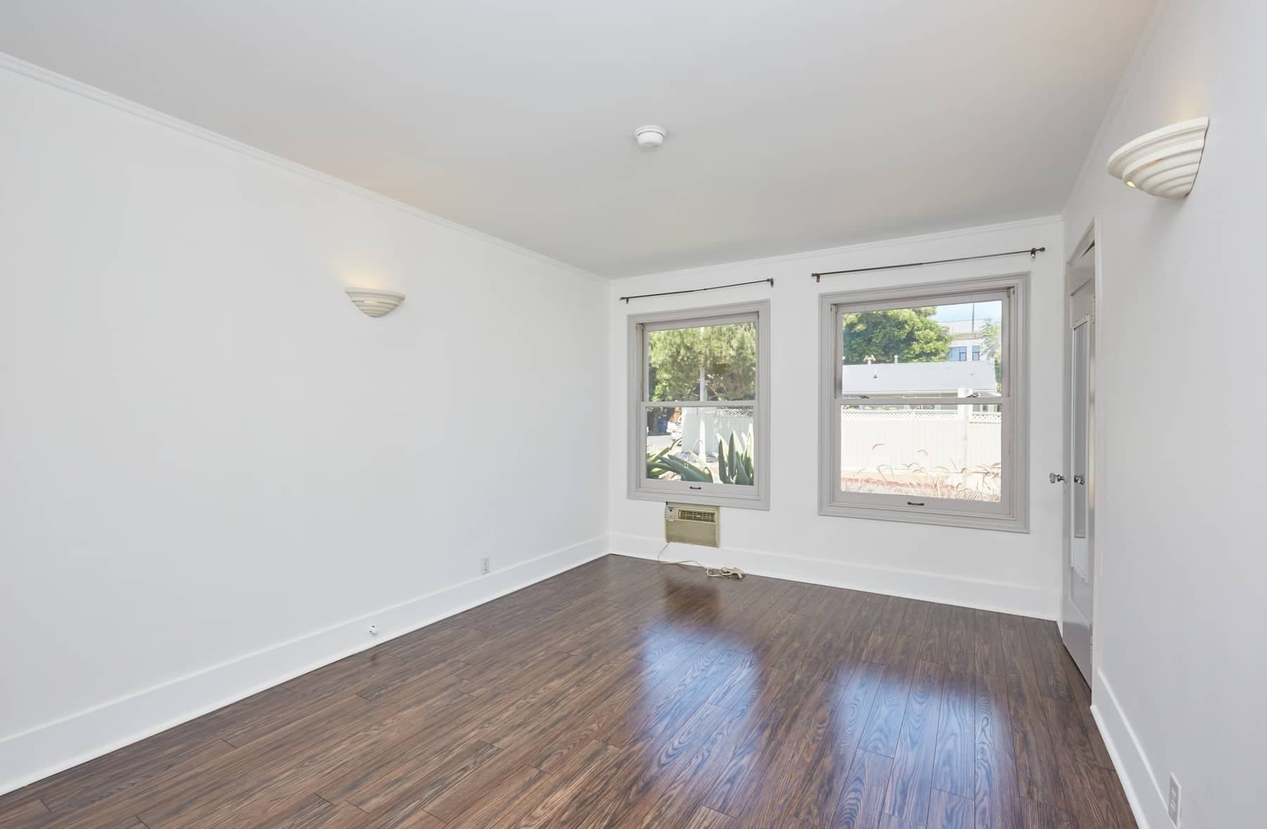 Building Photo - 1349 N Citrus Ave