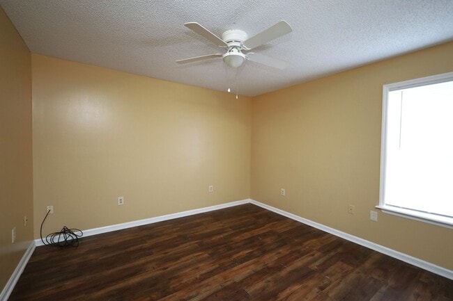 Building Photo - 13 Pinedale Cir