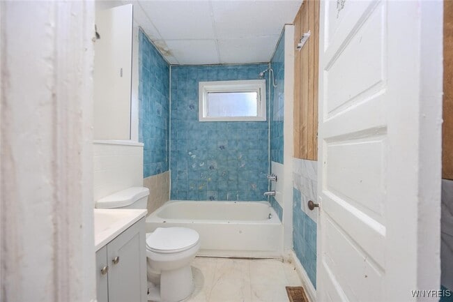 Building Photo - 2146 Genesee St