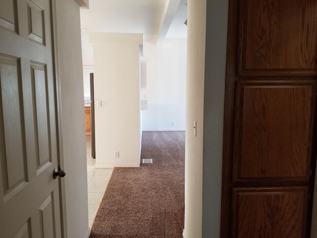 Building Photo - Oak View- Three bedroom home with Mountain...