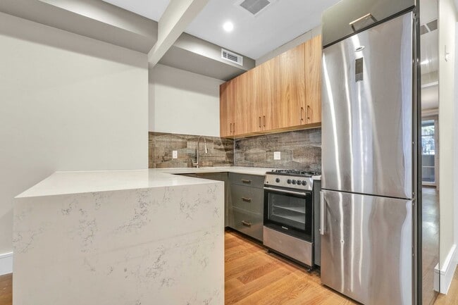 Building Photo - 312 Clifton Pl
