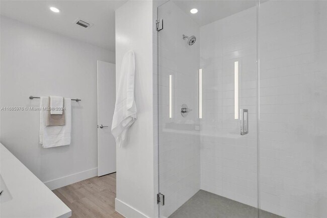 Building Photo - 1874 Heron Club Dr