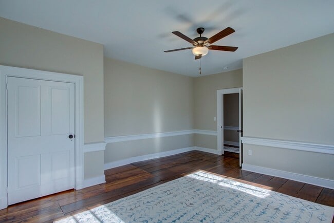 Building Photo - 796 Long Ln