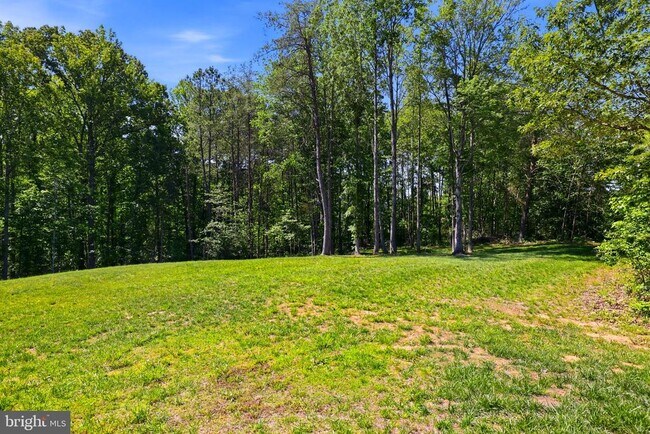 Building Photo - 301 Kingdom Dr