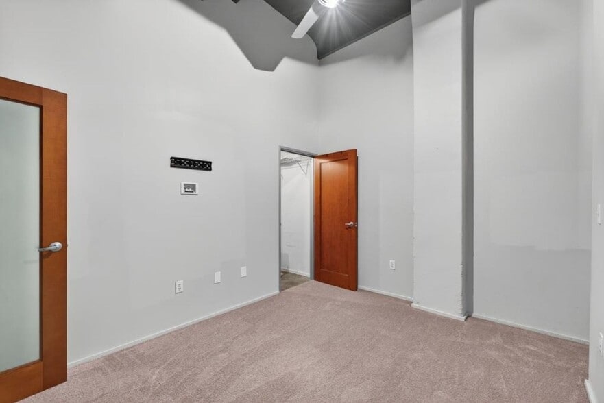 Building Photo - 1136 Washington Ave