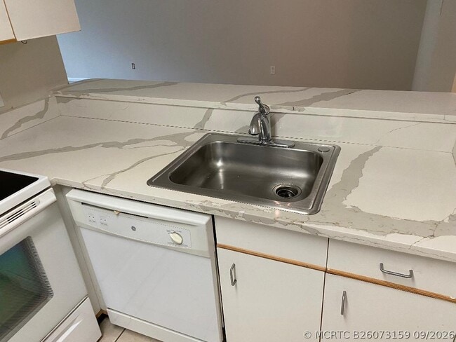 Building Photo - 1095 Coral Club Dr