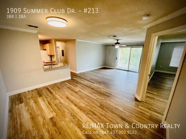 Building Photo - 1909 Summer Club Dr