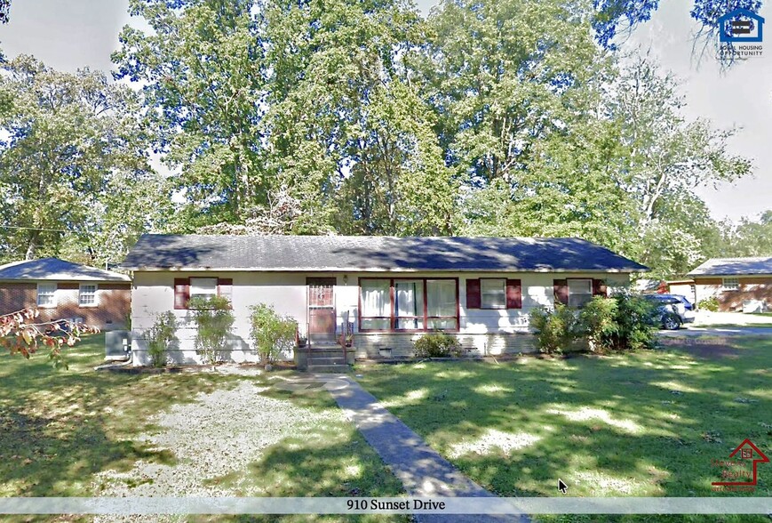 Building Photo - 910 Sunset Dr