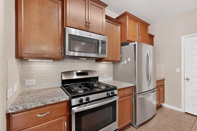 Building Photo - 1620 Bryant Dr