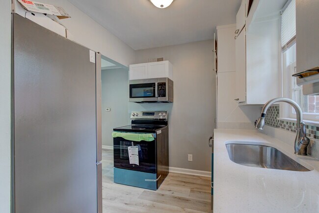 Building Photo - 4610 Rookwood Ave