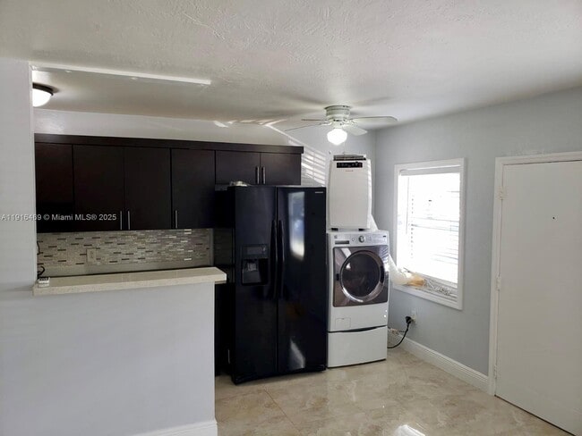 Building Photo - 1860 Venice Park Dr