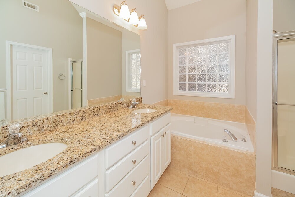 Building Photo - 329 Westhill Dr
