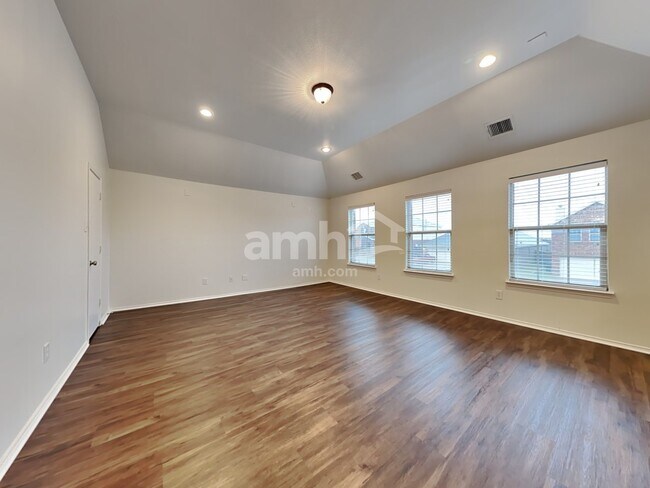 Building Photo - 6005 Stirrup Iron Dr