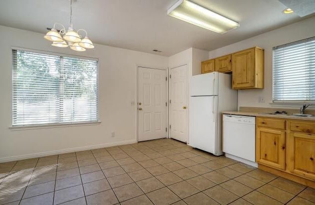 Building Photo - 88 E 250 N
