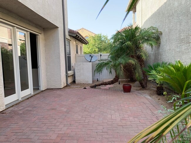 Building Photo - 3854 E Sabra Ln