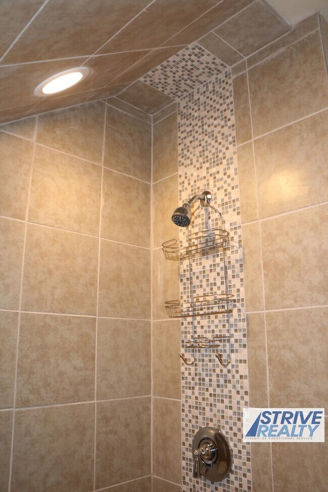 Building Photo - 22 Clyde St