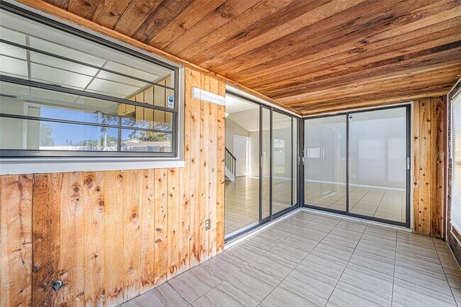 Building Photo - 10315 Fernbrook Ln