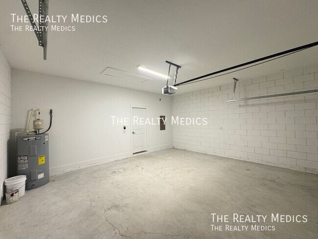 Building Photo - 304 Big Sioux Ln