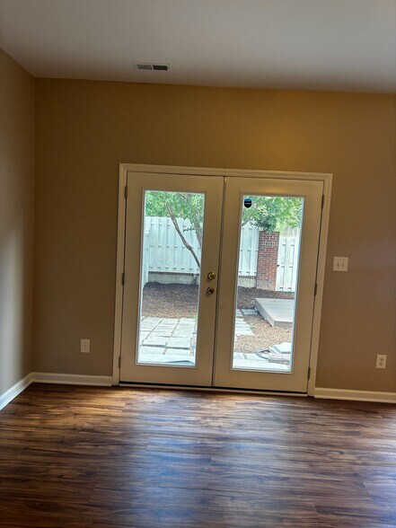 Building Photo - 8533 Kangaroo Ct