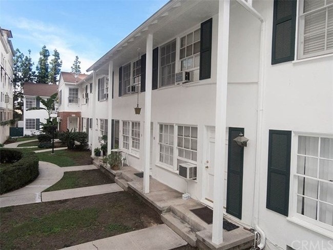 Building Photo - 181 S Marengo Ave