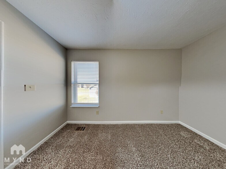 Building Photo - 2352 Rosewood Dr