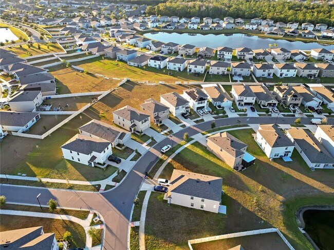 Building Photo - 16645 Mosaic Oar Dr