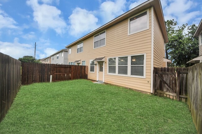 Building Photo - 6019 Pennworth Ln
