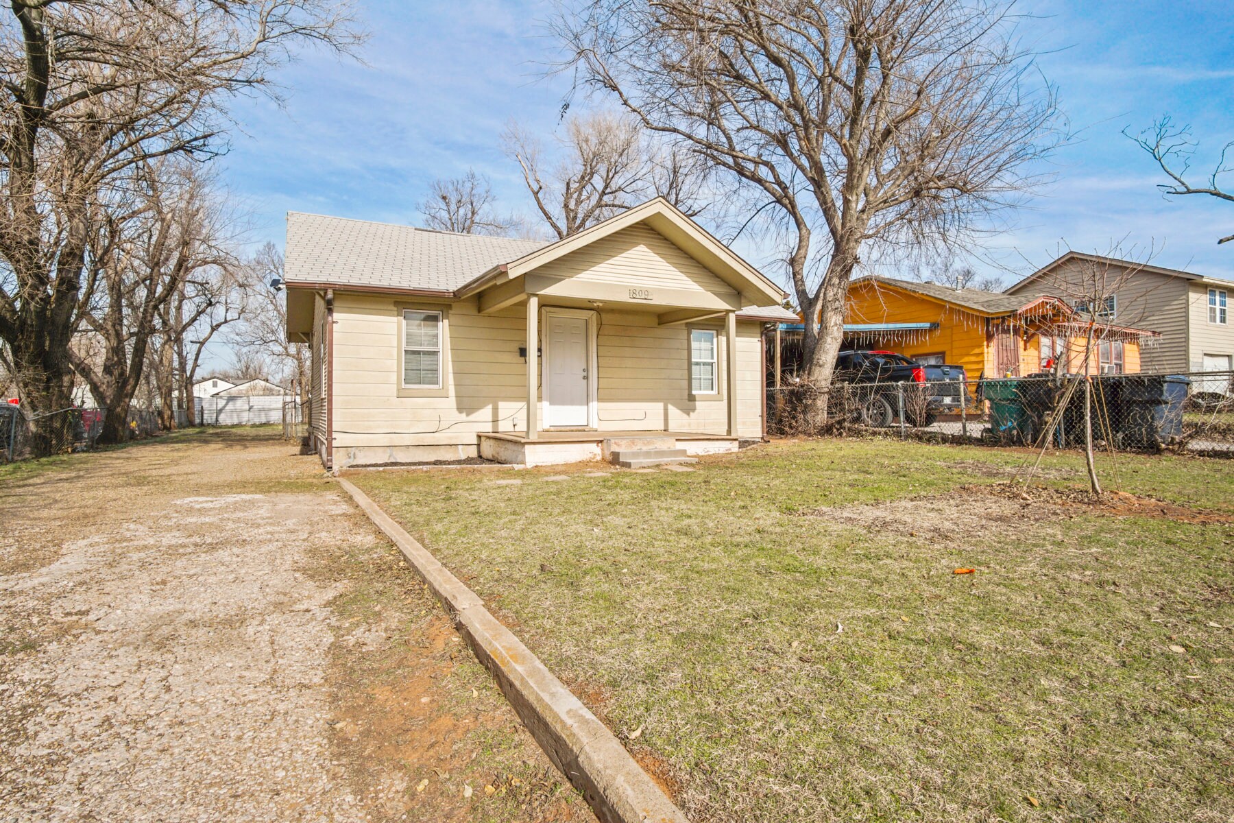 Building Photo - 809 SE 32nd St