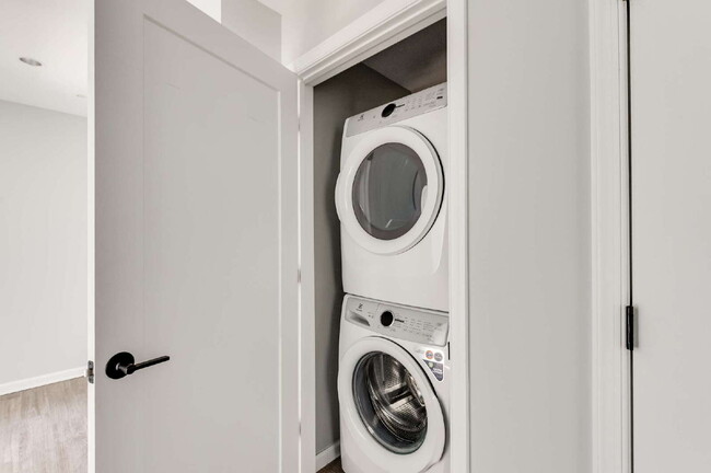 Building Photo - 1420 Ewing Pk Lp