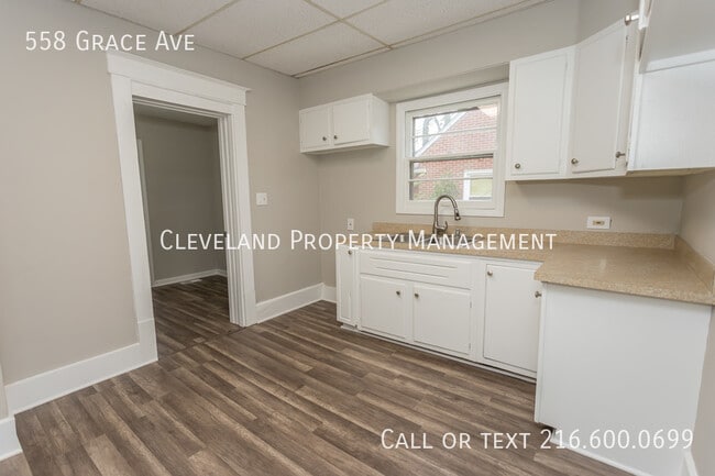 Building Photo - 558 Grace Ave